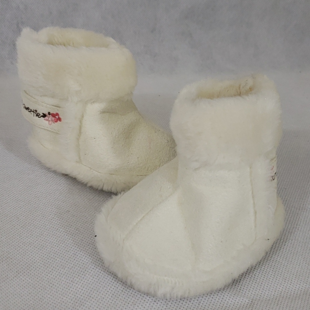 👶 White new born booties